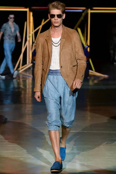 Look 13